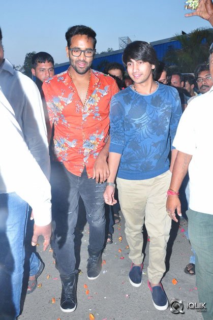 Eedorakam-Aadorakam-Movie-Team-at-Bhramaramba-Theater